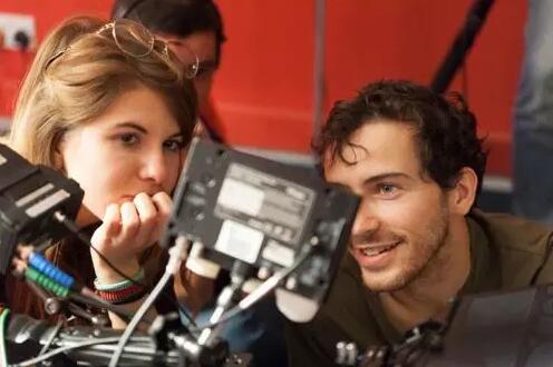 看完《你好，李焕英》，我满脑子都是UCLA导演系月薪8万…