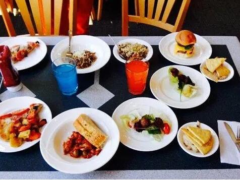 看完《你好，李焕英》，我满脑子都是UCLA导演系月薪8万…