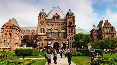 加拿大留学有哪些优势？如何在国内获得加拿大高中学籍？