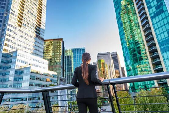 在多伦多生活，一个月的基本费用是多少？