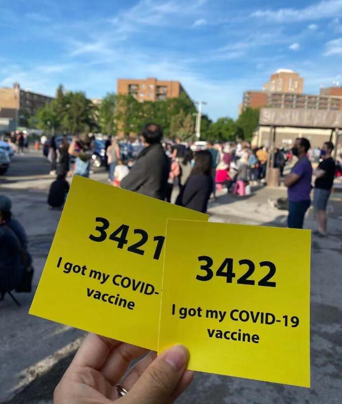 多伦多宣布：6月20日起全部打莫德纳；为打辉瑞华人半夜排3000号！