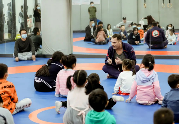 广州新侨学校3月26日开放日邀请函！招收小学到国际高中适龄学生！