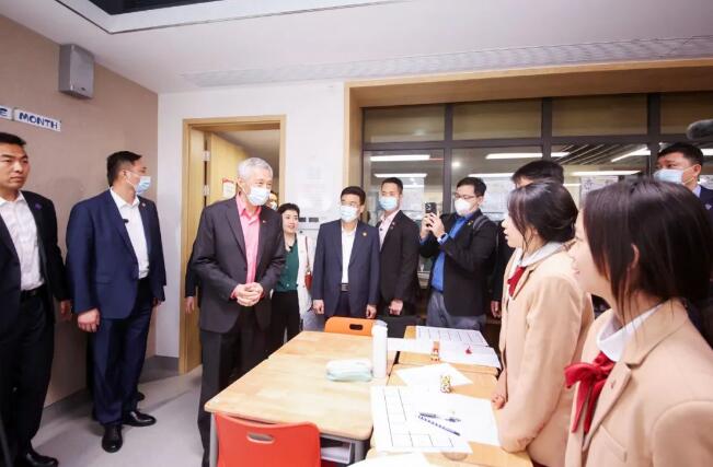 高度认可与赞扬：新加坡总理李显龙视察广州新侨学校