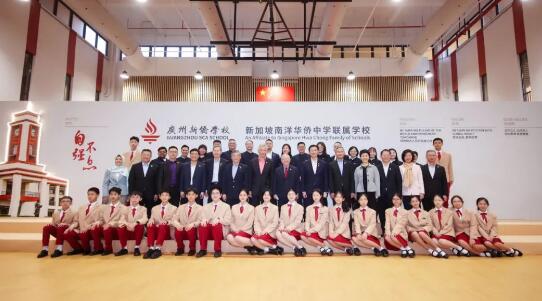 高度认可与赞扬：新加坡总理李显龙视察广州新侨学校