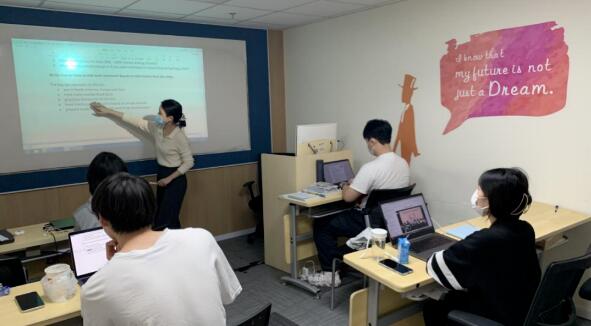 环球教育教师访谈 | 周叶青：享受与学生共同成长的过程