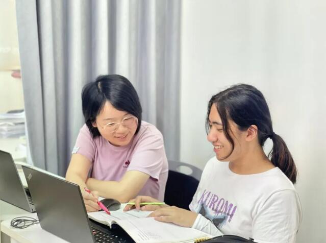 广州环球雅思封闭学院名师采访系列:做知识的传递者，成为学生的“知心姐姐”—李洁 |