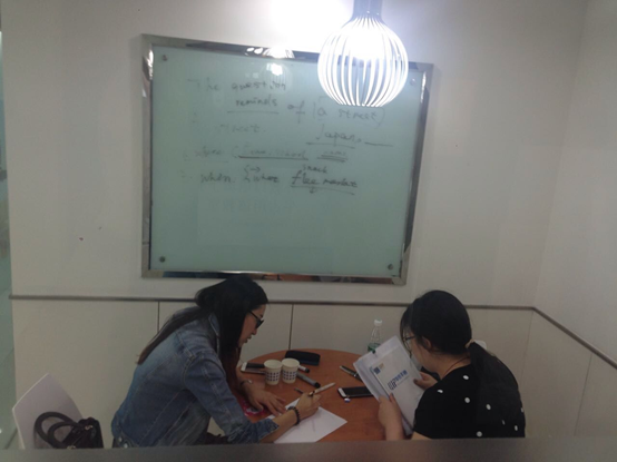 环球教育学员认真学习