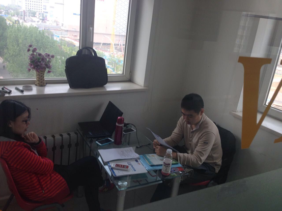 环球教育学员认真学习